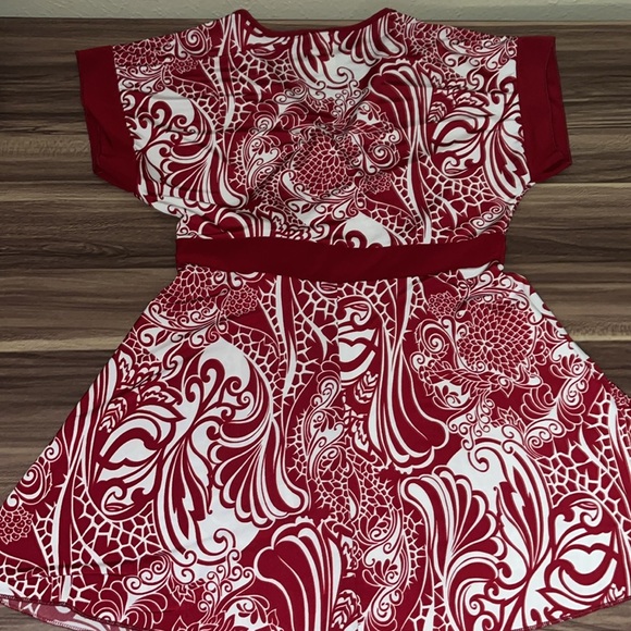 Red and white cap sleeve V-neck - Picture 7 of 8